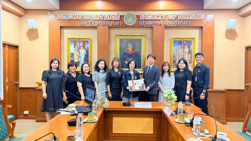 Faculty of Nursing, Burapha University Welcomes Representative from Wakayama Medical University, Japan, to Discuss Academic Collaboration